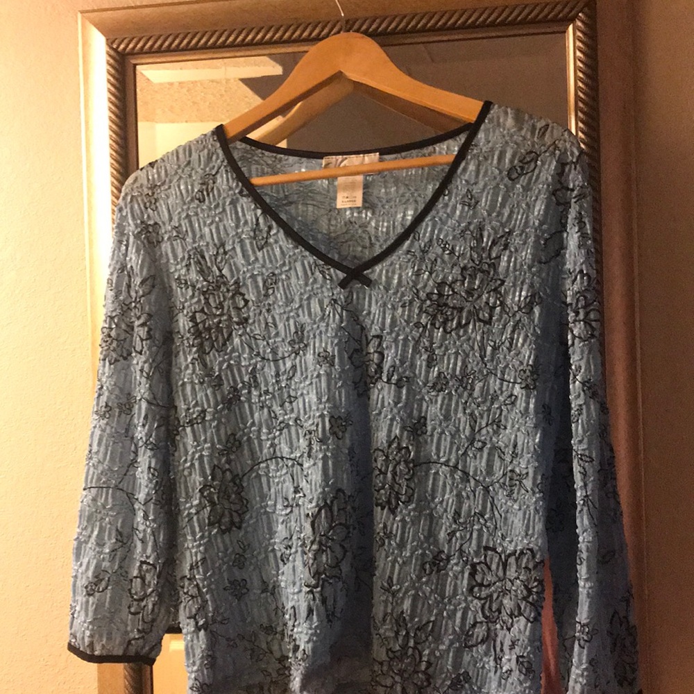 Dress barn Puffy stretchy shirt